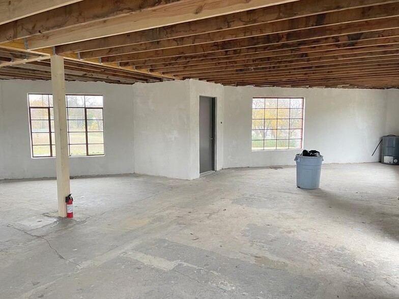 3501 Prevost St, Fort Worth, TX for lease - Interior Photo - Image 2 of 6