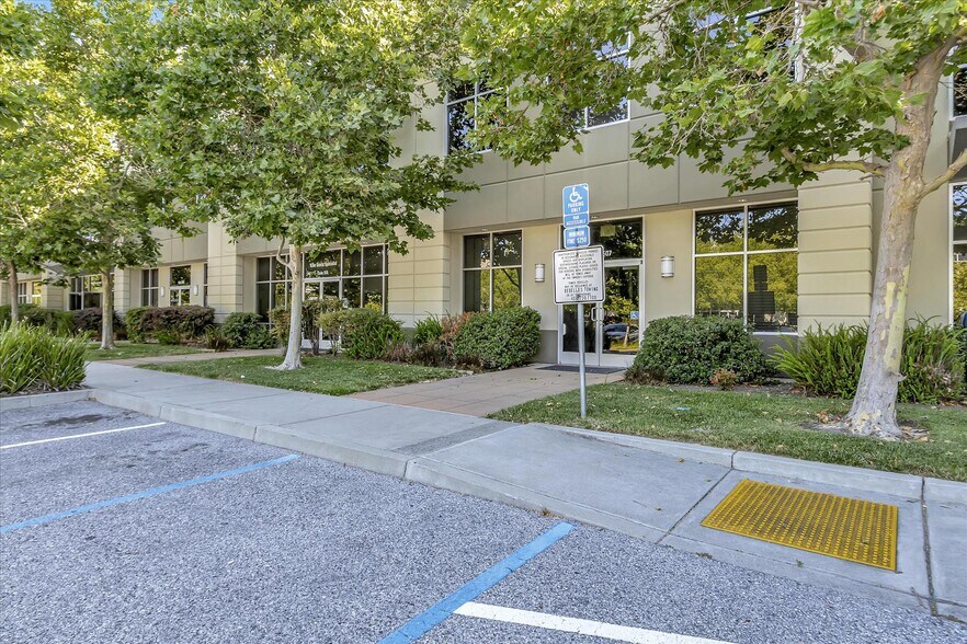 1298 Kifer Rd, Sunnyvale, CA à vendre - Photo du bâtiment - Image 3 de 28
