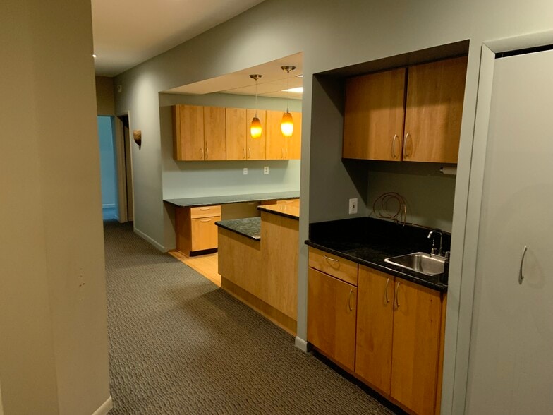 1640 Axtell Dr, Troy, MI for sale - Interior Photo - Image 3 of 5