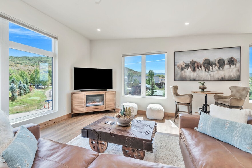 1716 Copper Ridge Unit 1 spur, Steamboat Springs, CO for sale - Interior Photo - Image 2 of 9