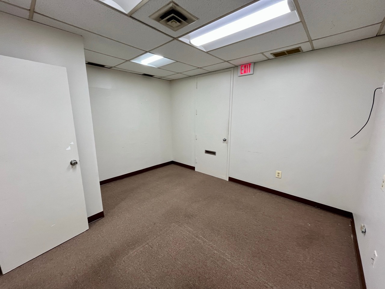 1900 E Northern Pky, Baltimore, MD for lease Interior Photo- Image 1 of 10