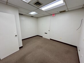 1900 E Northern Pky, Baltimore, MD for lease Interior Photo- Image 1 of 10