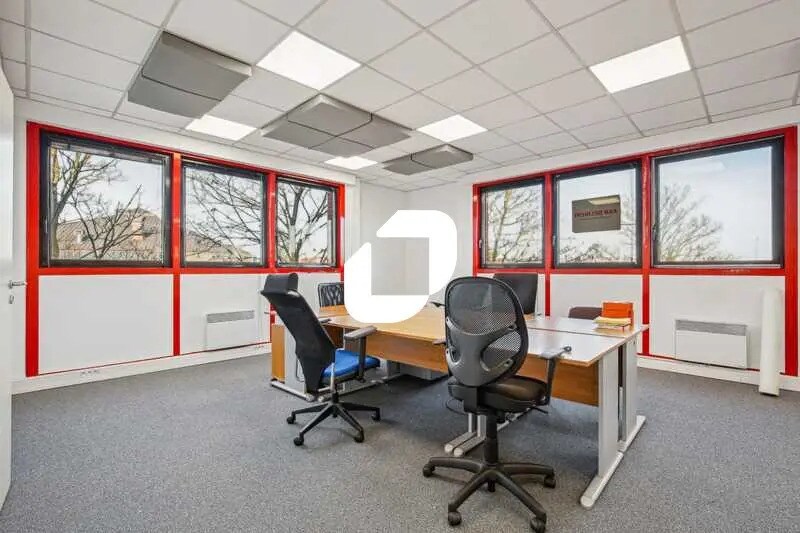 Office in Villepinte for lease - Interior Photo - Image 2 of 7