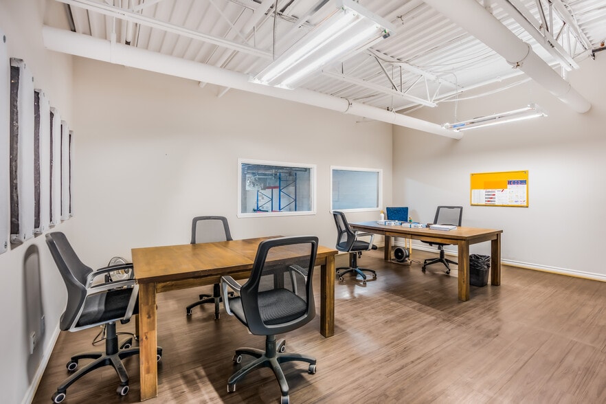 9275 Boul Henri-Bourassa E, Montréal, QC for lease - Interior Photo - Image 3 of 13