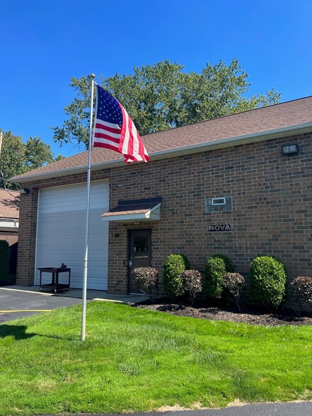 1419-1453 E 328th St, Eastlake, OH à louer - Photo du bâtiment - Image 1 de 8