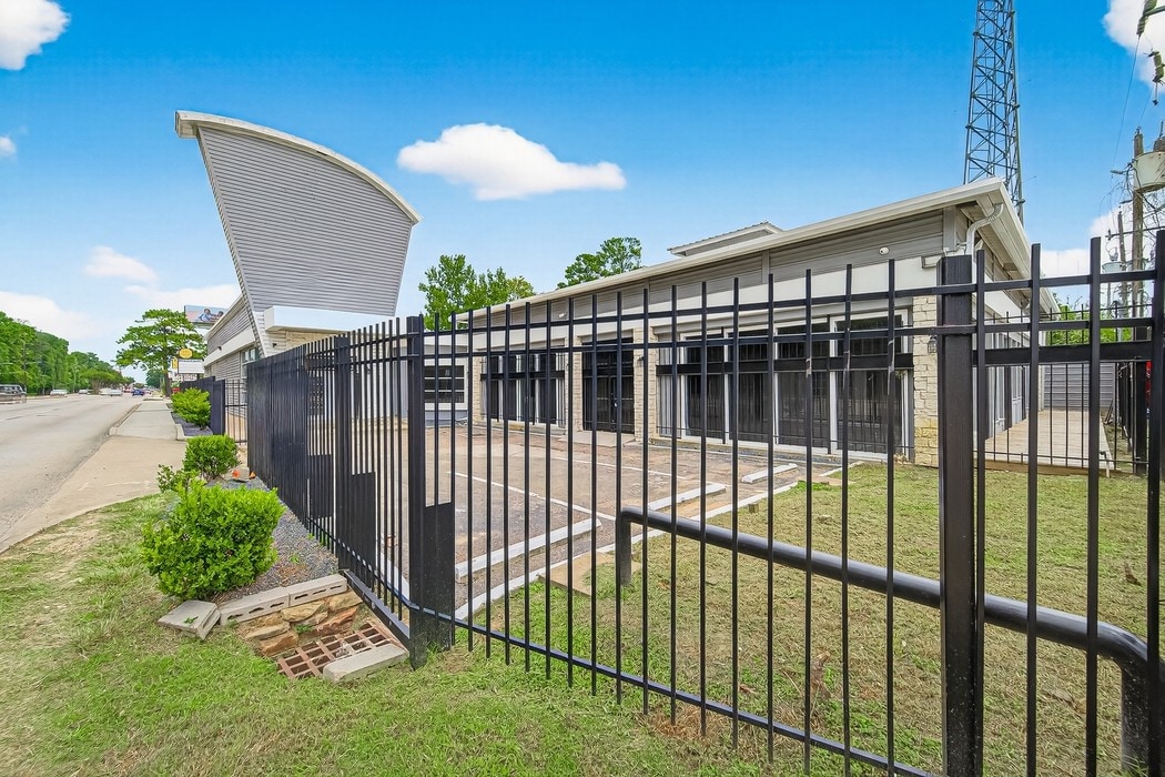 3105 Cypress Creek Pky, Houston, TX for lease Building Photo- Image 1 of 13