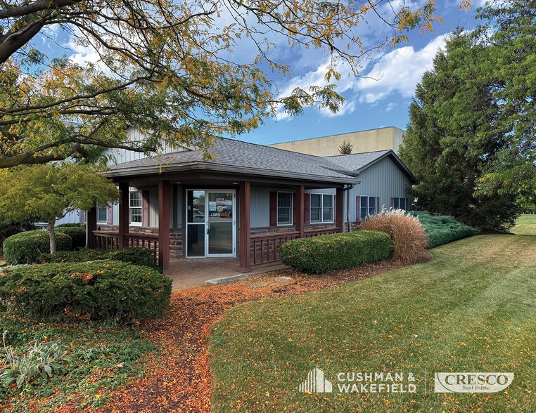 842 Abbe Rd, Sheffield Village, OH à louer - Photo du bâtiment - Image 1 de 11