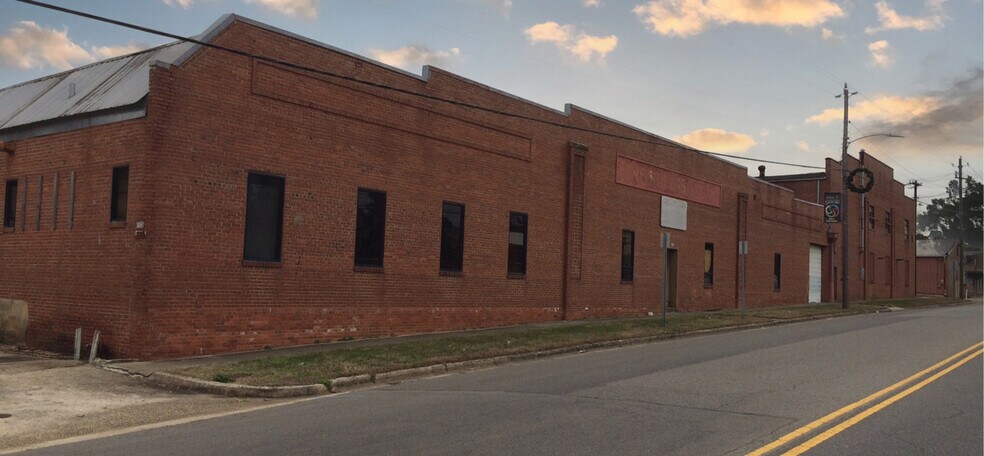 511 Wicker St, Sanford, NC à vendre - Photo du bâtiment - Image 3 de 3