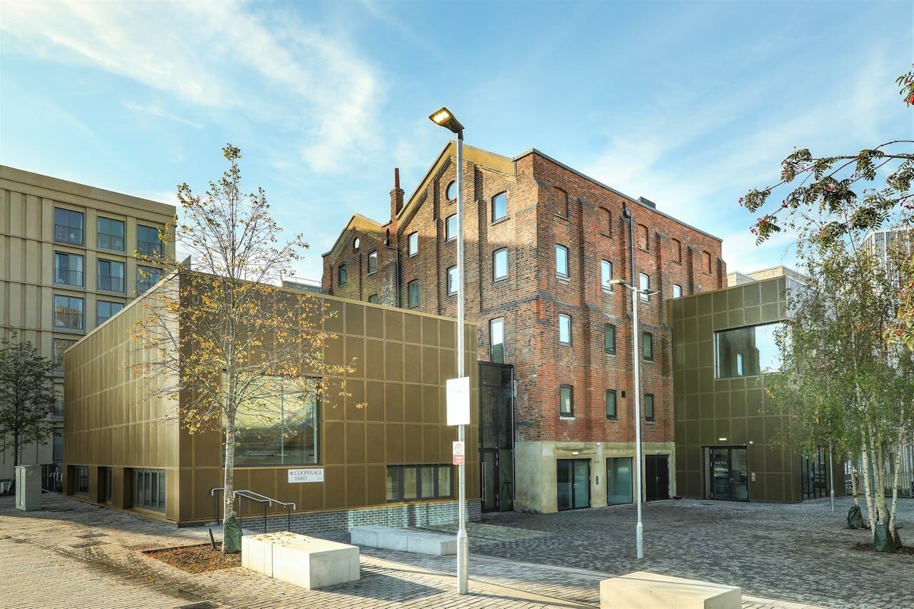 Sugar House Ln, Londres à louer Photo du bâtiment- Image 1 de 4