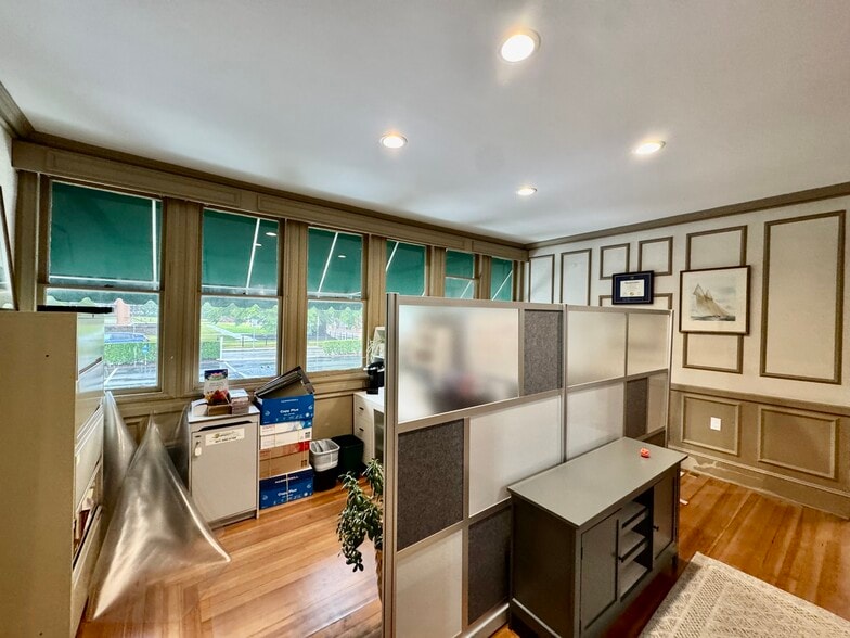 38 Bellevue Ave, Newport, RI for lease - Building Photo - Image 3 of 10