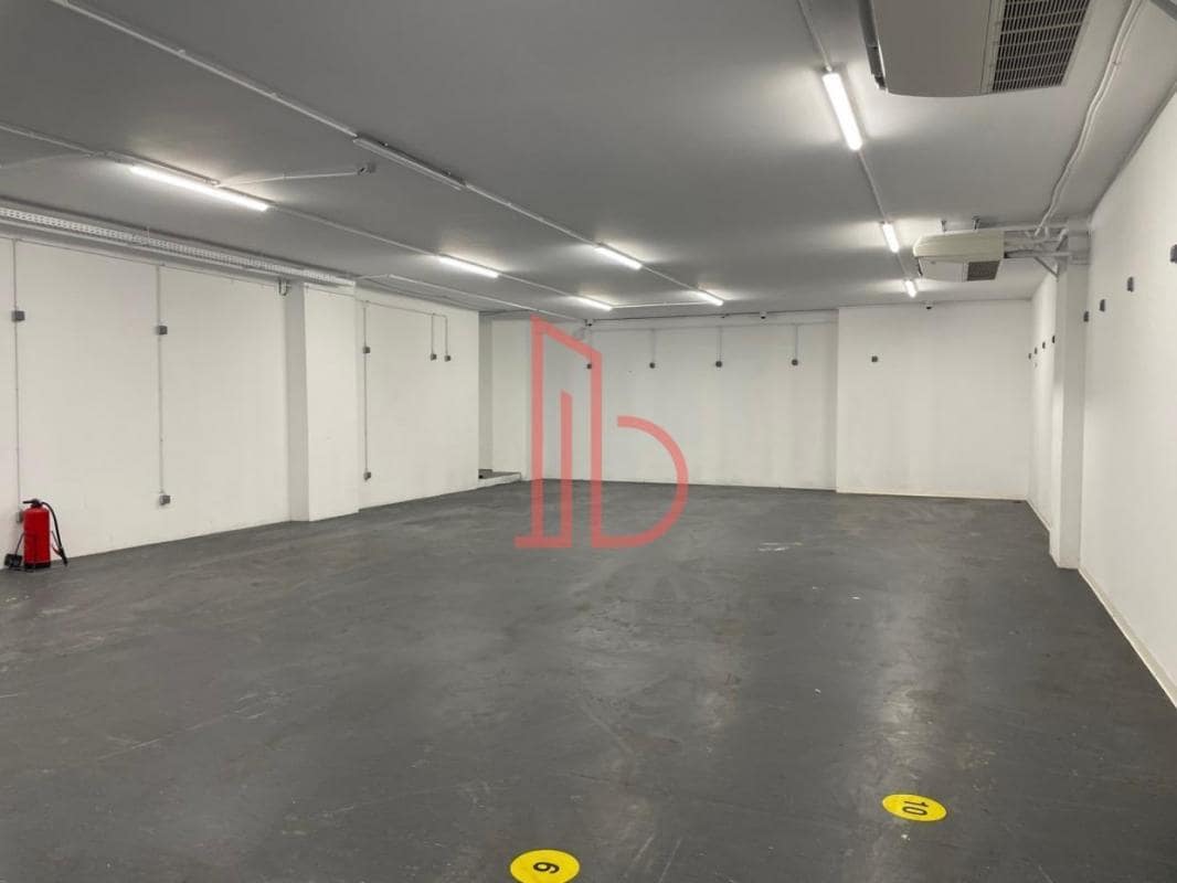 Office in Bordeaux for lease Interior Photo- Image 1 of 6