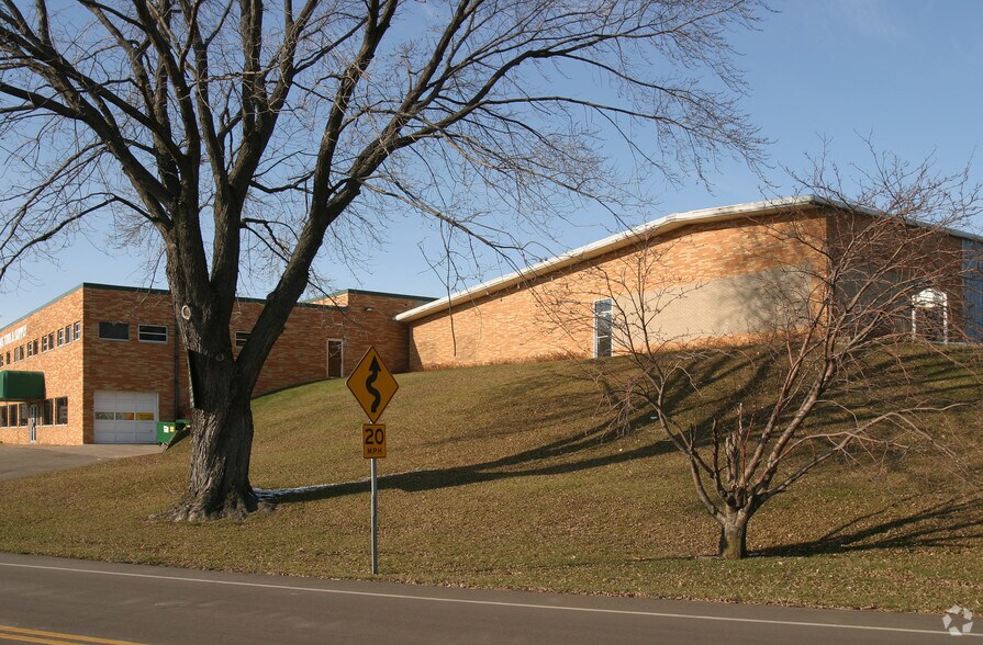 1081 E Highway 36, Maplewood, MN à louer - Photo du bâtiment - Image 2 de 5