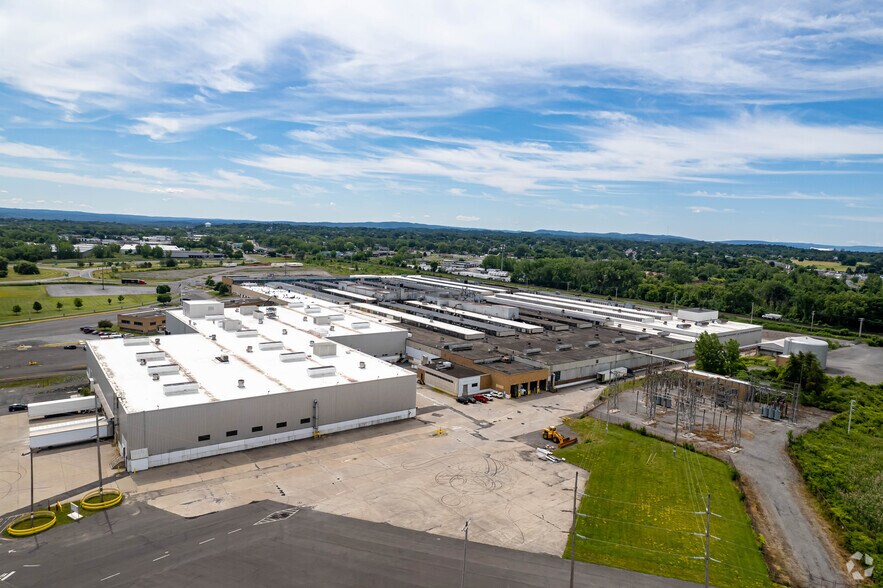 1 General Motors Dr, Syracuse, NY à louer - Photo du bâtiment - Image 3 de 9