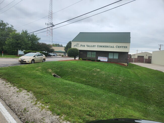 Plus de détails pour 1625 Weld Rd, Elgin, IL - Industriel à louer