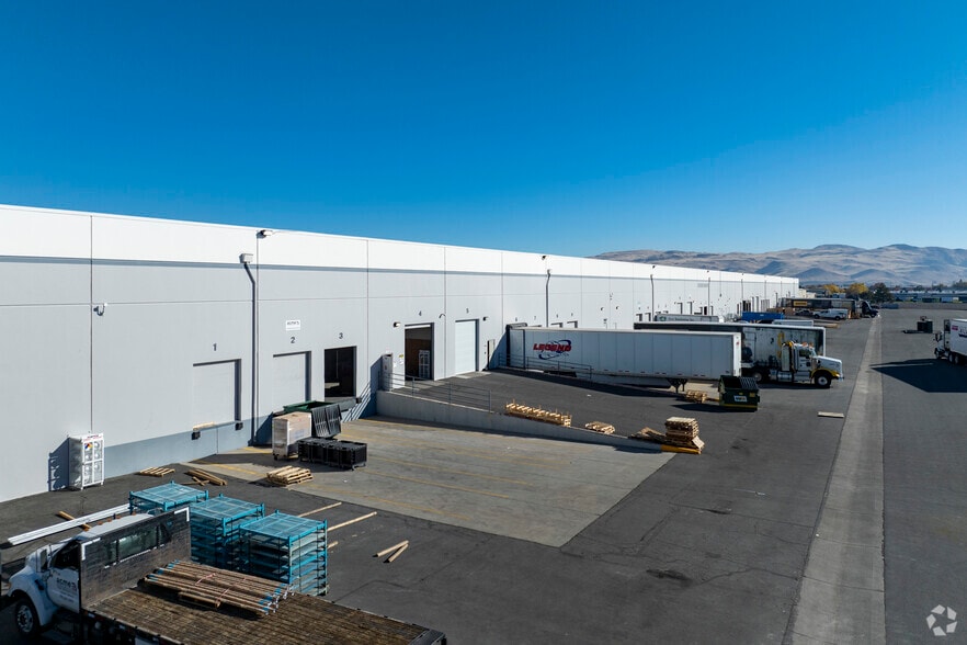 740 E Freeport Blvd, Sparks, NV for lease - Building Photo - Image 3 of 5