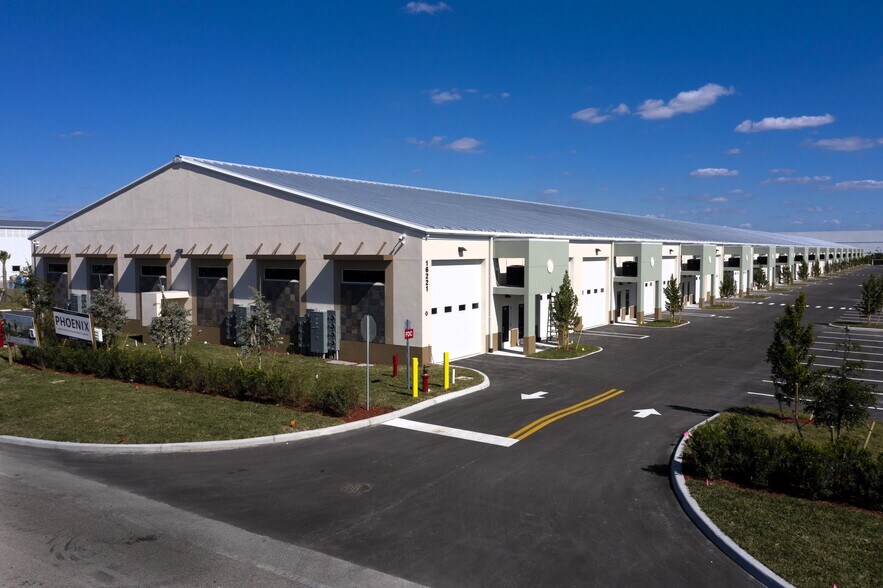 16221 Lee Rd, Fort Myers, FL à louer - Photo du bâtiment - Image 1 de 7