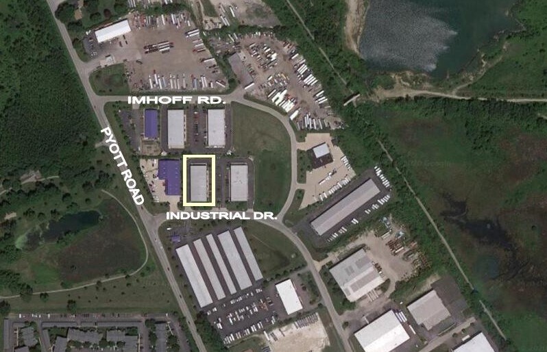 1520 Industrial Dr, Lake In The Hills, IL à louer - Photo du bâtiment - Image 2 de 4