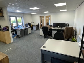 Millfield Ln, York for lease Interior Photo- Image 2 of 3