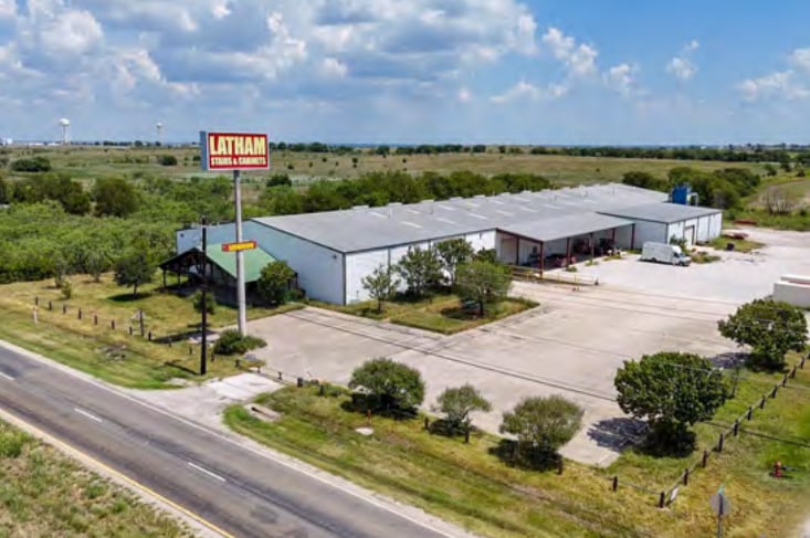 1850 N Stemmons St, Sanger, TX for lease - Primary Photo - Image 1 of 18