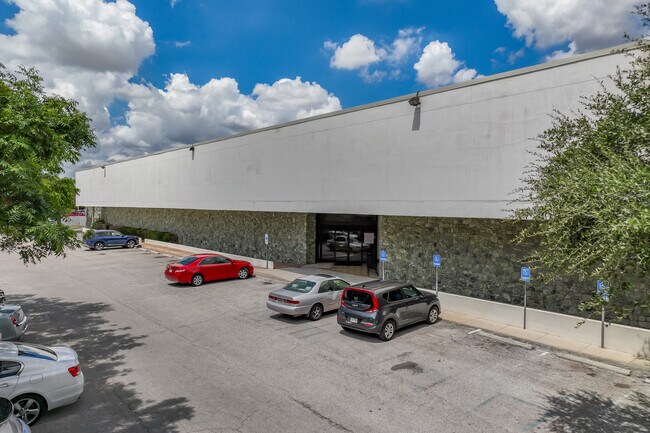 More details for 8601 Village Dr, San Antonio, TX - Office/Medical for Lease
