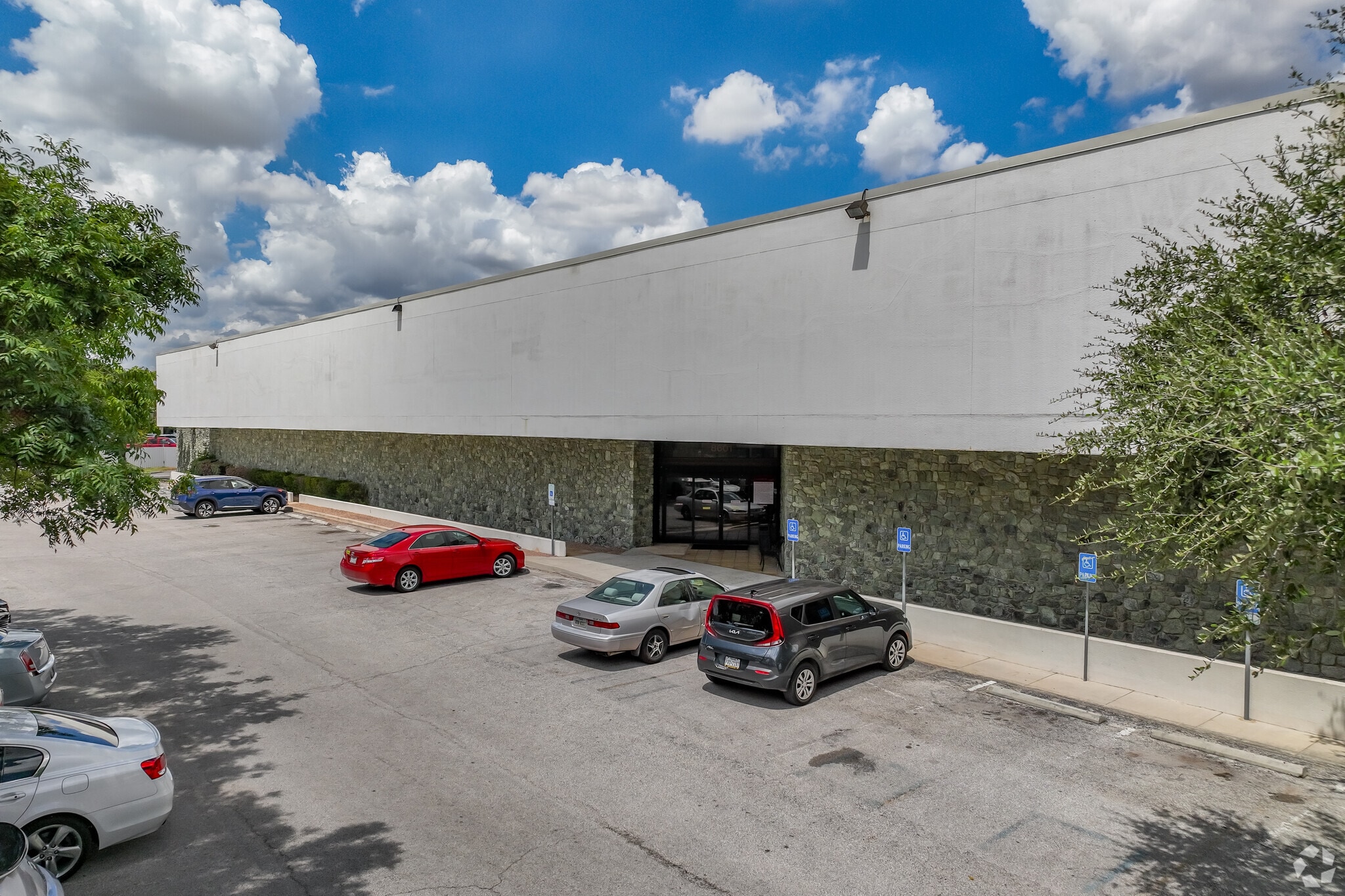 8601 Village Dr, San Antonio, TX for lease Building Photo- Image 1 of 16