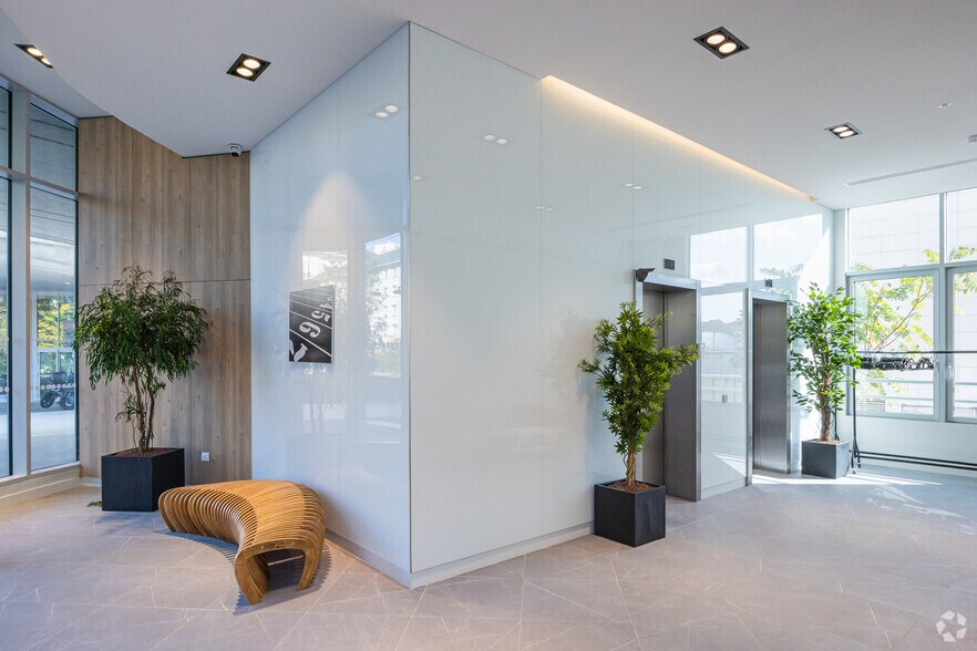 9-35 Avenue Pierre De Coubertin, Paris for lease - Building Photo - Image 3 of 10