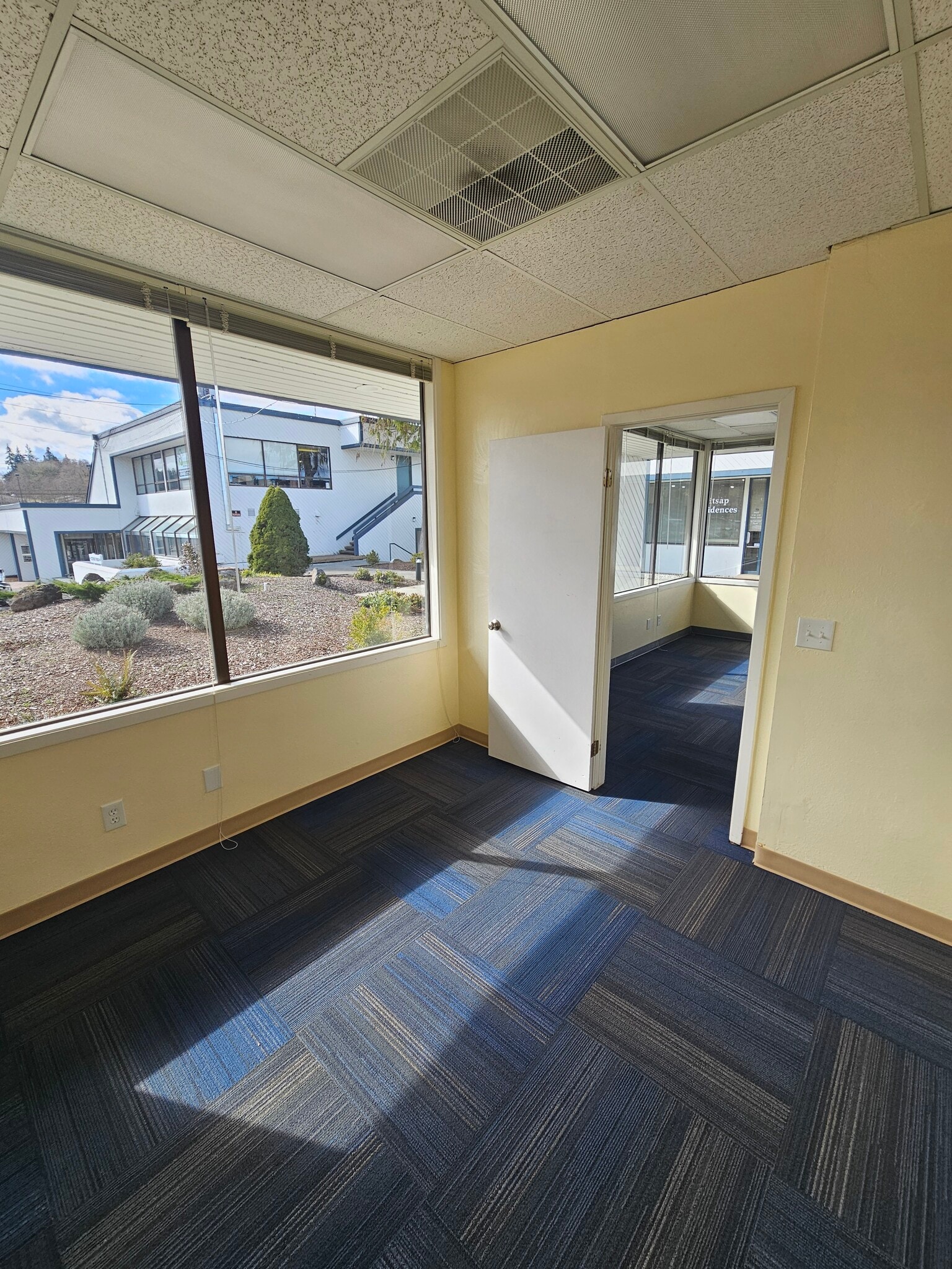 2507 SE Mile Hill Dr, Port Orchard, WA for lease Interior Photo- Image 1 of 2