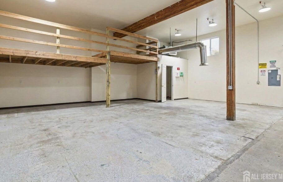 46 N Main St, Milltown, NJ à louer - Photo intérieure - Image 2 de 7