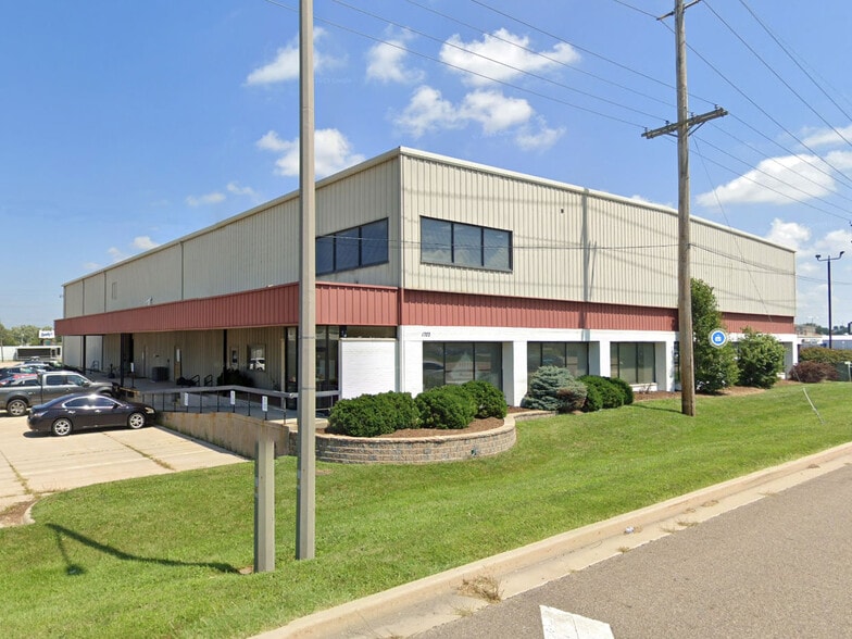 1703 S Veterans Pky, Bloomington, IL for sale - Building Photo - Image 1 of 14