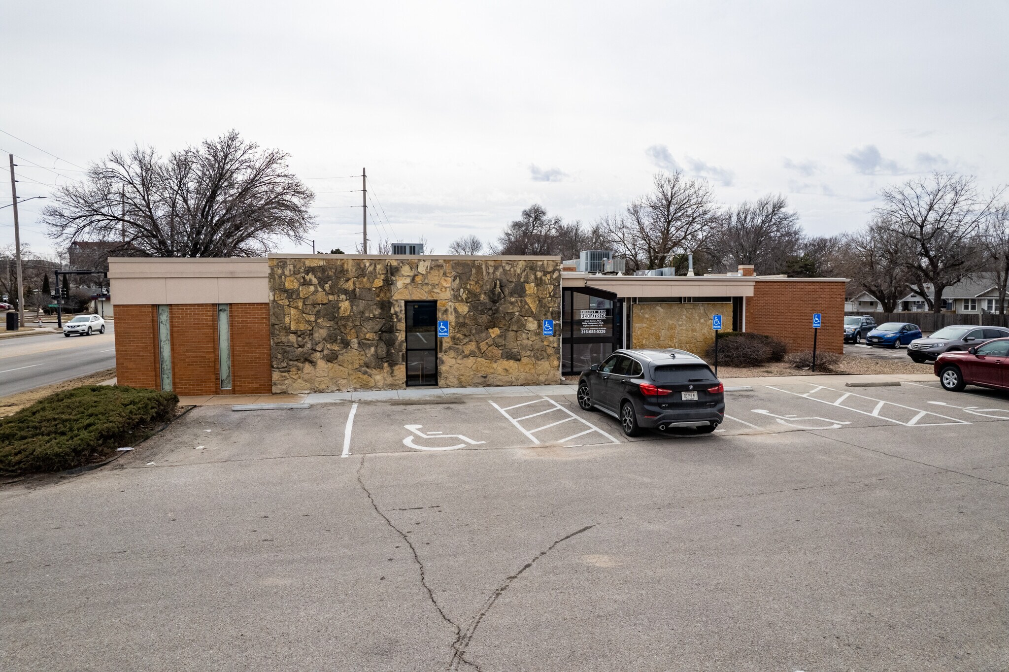 315 N Hillside St, Wichita, KS for lease Building Photo- Image 1 of 18