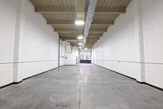 Plus de détails pour 1831 42nd St, Astoria, NY - Bureau, Local d'activités à louer