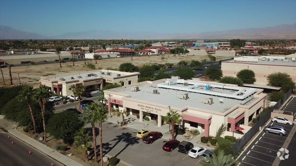 81812 Doctor Carreon Blvd, Indio, CA à vendre - Vidéo réalisée avec un drone - Image 2 de 6