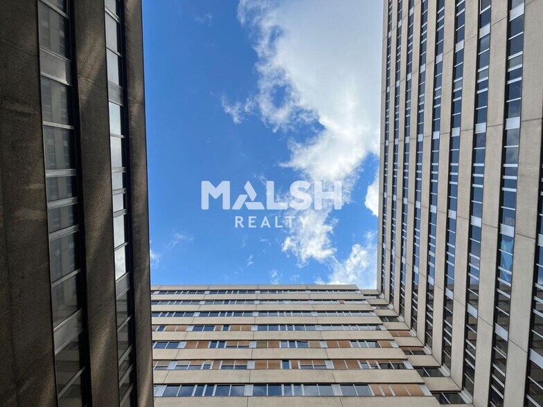Office in Lyon for lease - Building Photo - Image 1 of 12