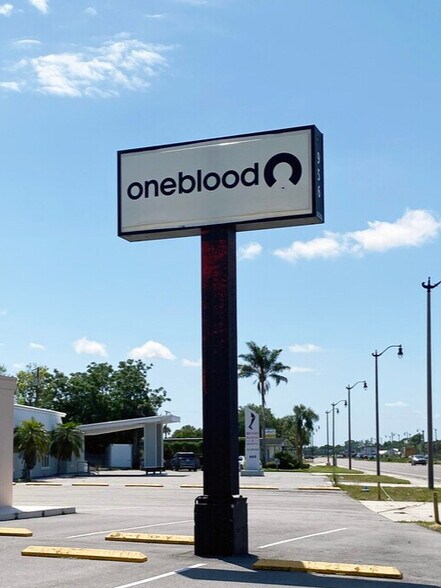 956 US Highway 1, Rockledge, FL à vendre - Photo du bâtiment - Image 2 de 3