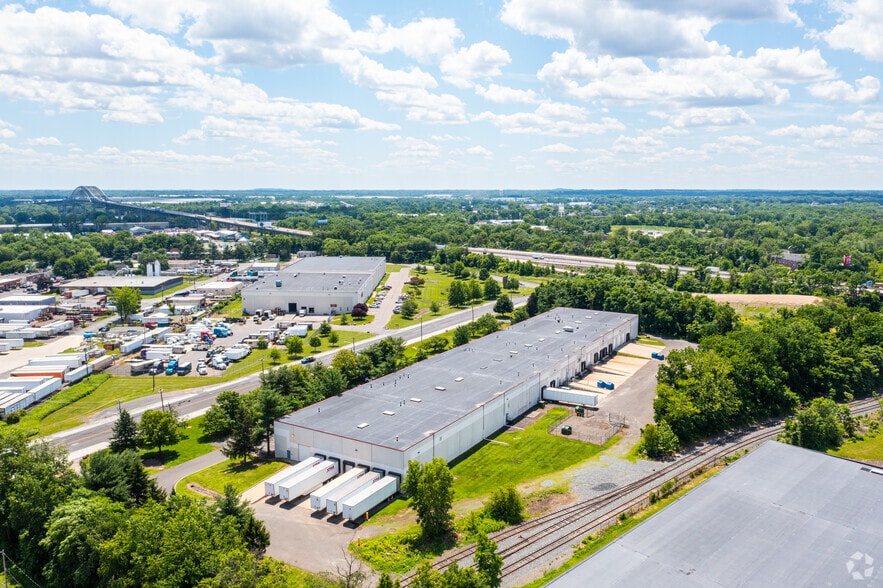 10 Runway Rd, Levittown, PA for lease - Building Photo - Image 3 of 11