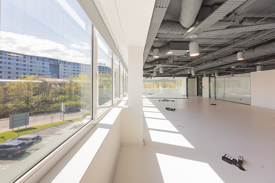 Chicago Ave, Manchester for lease - Interior Photo - Image 2 of 9