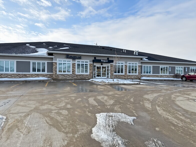 3523 45th St S, Fargo, ND à louer - Photo du bâtiment - Image 3 de 17