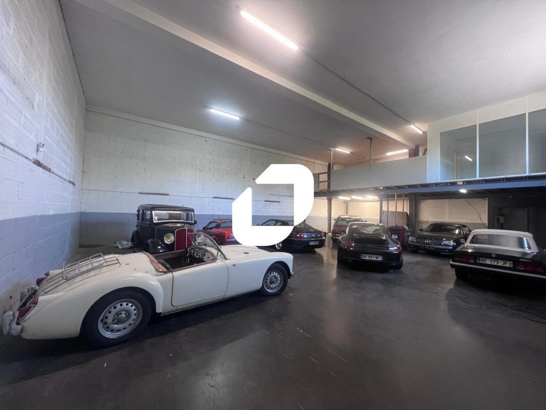 Flex in Chelles for lease Interior Photo- Image 1 of 12