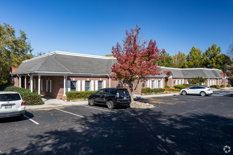 11121 Kingston Pike, Knoxville, TN à vendre - Photo du bâtiment - Image 1 de 1