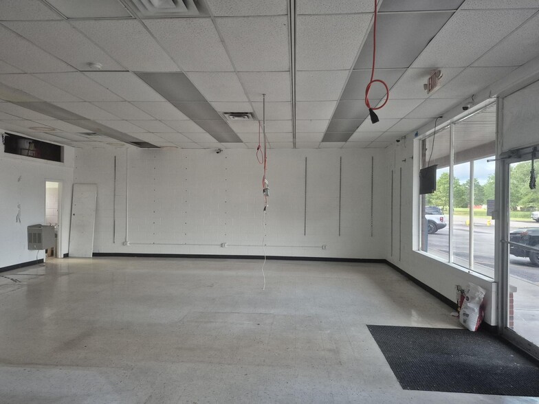 7 Kelly Dr, Cheektowaga, NY for lease - Building Photo - Image 2 of 11