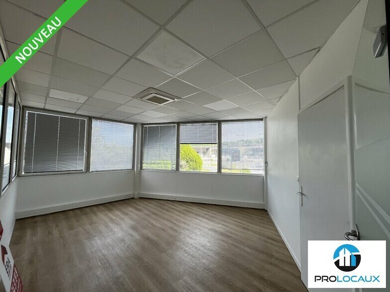 Office in Chantilly for lease - Interior Photo - Image 2 of 10