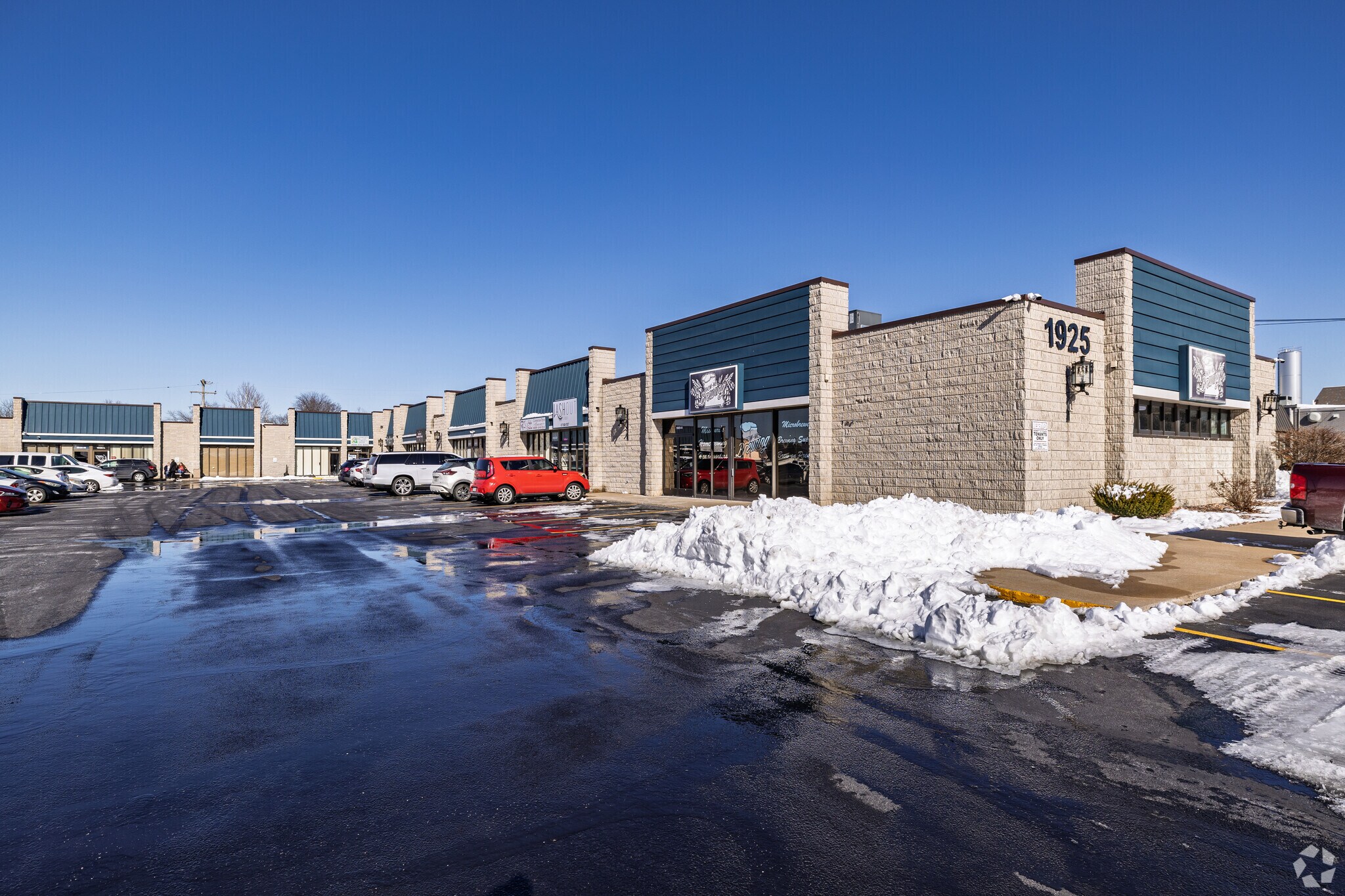 1925 E Bennett St, Springfield, MO à louer Photo principale- Image 1 de 3