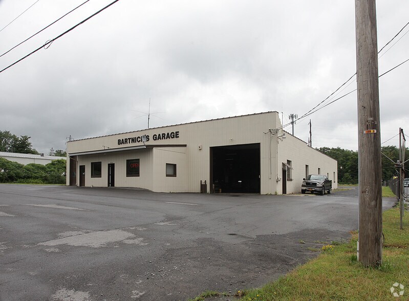 5642 Horatio St, Utica, NY à vendre - Photo du bâtiment - Image 2 de 3