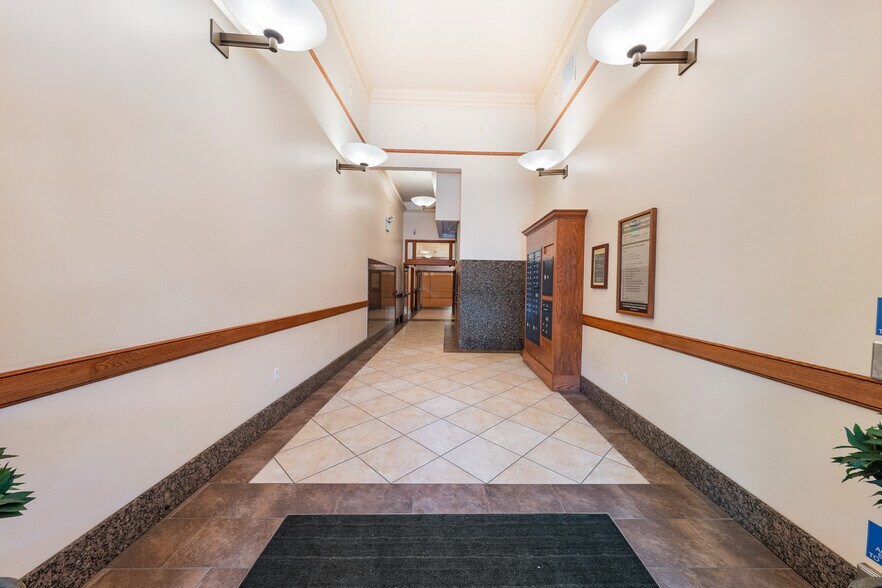 888 4th St, San Rafael, CA à louer - Hall d’entrée - Image 3 de 6
