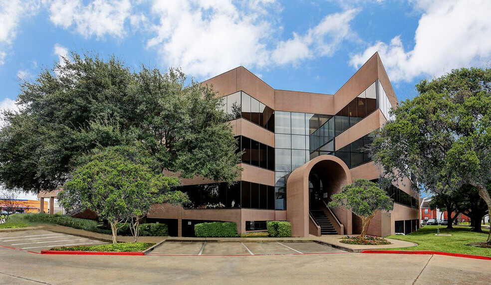 5870 Highway 6 N, Houston, TX for lease - Building Photo - Image 1 of 5