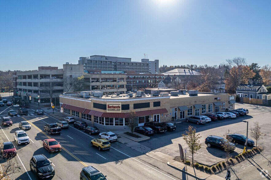 261-275 Centre St, Newton, MA à louer - Photo du bâtiment - Image 3 de 3
