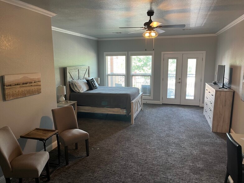 212 N Oak St, Roanoke, TX for lease - Interior Photo - Image 2 of 4