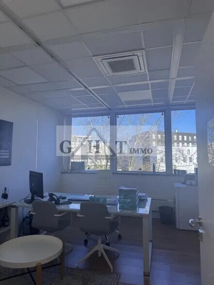 Bureau dans Maisons-Alfort à louer - Photo du bâtiment - Image 2 de 16
