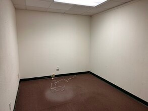 1 Kenilworth Knoll, Asheville, NC for lease Interior Photo- Image 2 of 6