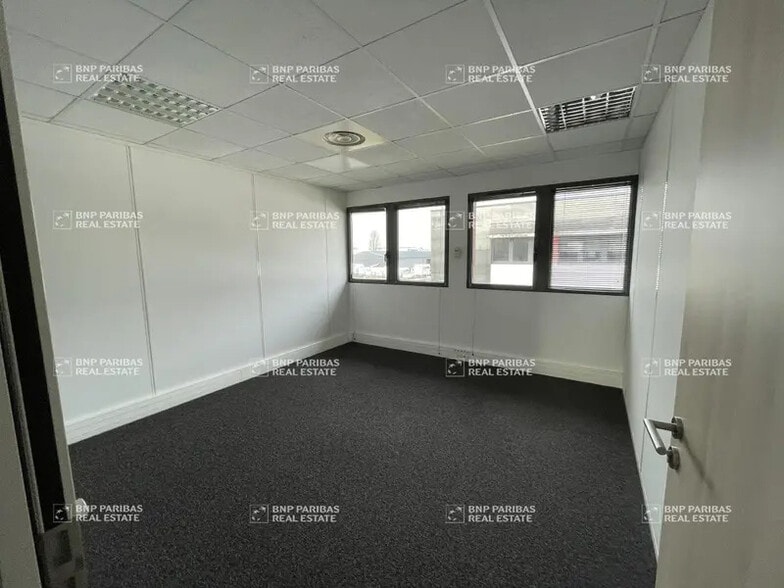 275 Boulevard Marcel Paul, Saint-Herblain for lease - Interior Photo - Image 3 of 10